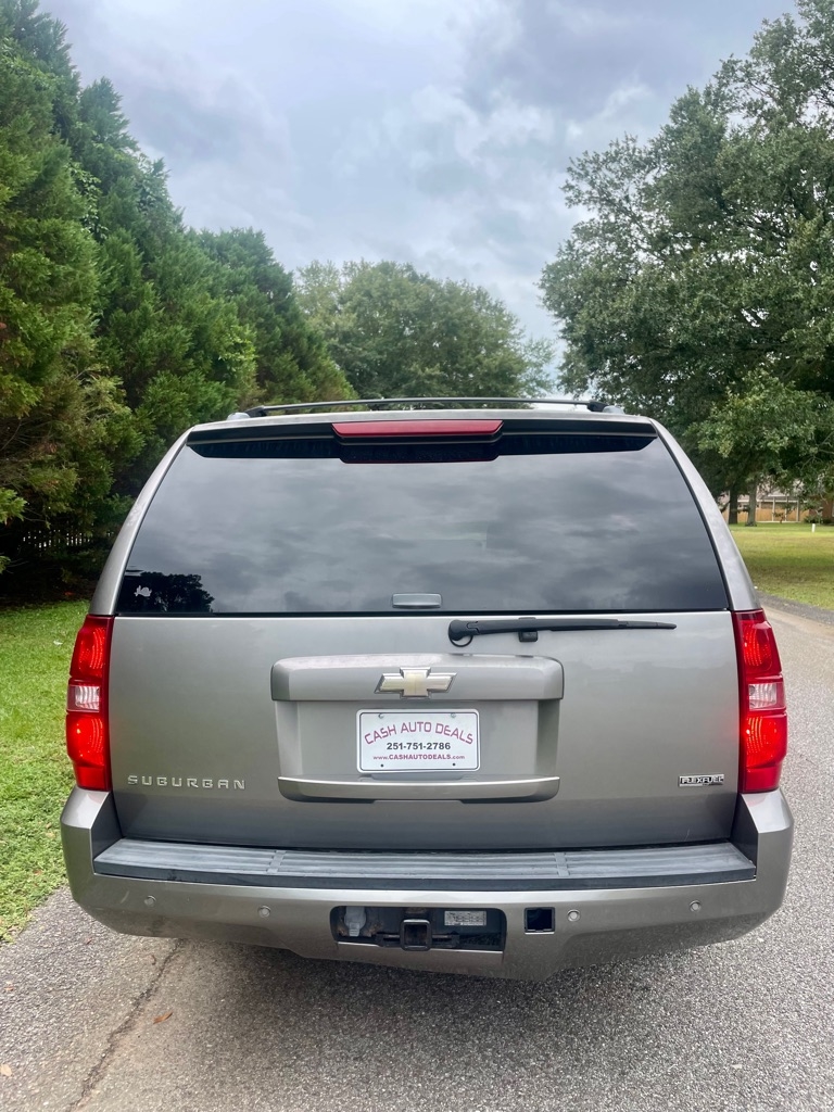 2008 Chevrolet Suburban LS photo 2
