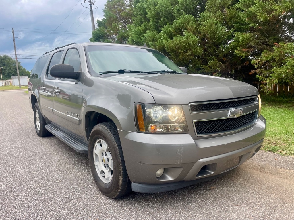 2008 Chevrolet Suburban LS photo 3