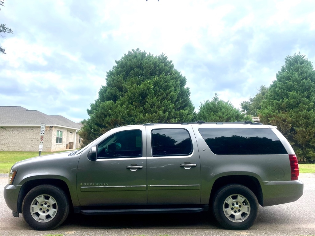 2008 Chevrolet Suburban LS photo 4