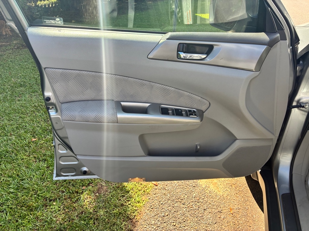 2010 Subaru Forester 2.5X Premium photo 9