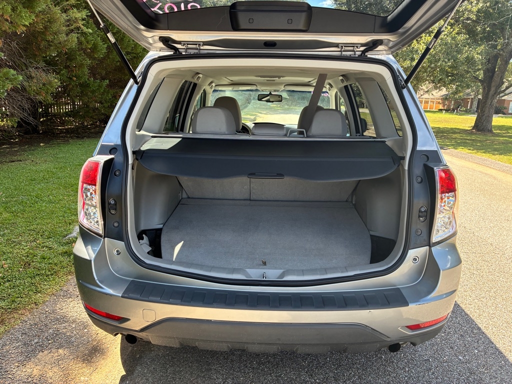 2010 Subaru Forester 2.5X Premium photo 12