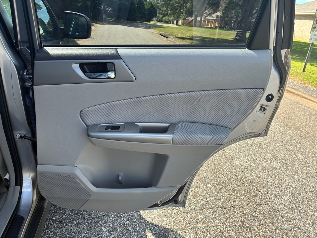 2010 Subaru Forester 2.5X Premium photo 14
