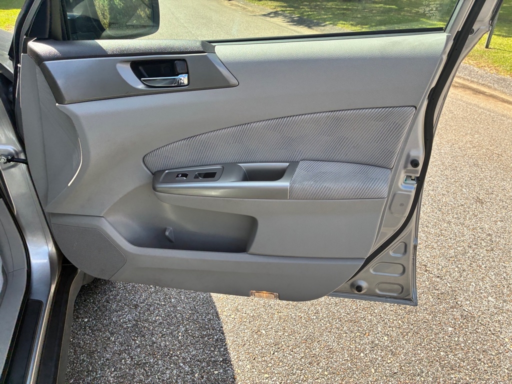 2010 Subaru Forester 2.5X Premium photo 16