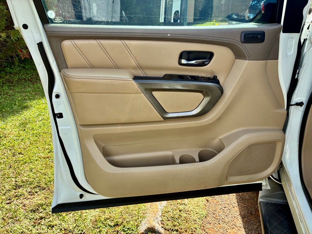 Nissan Armada 2WD 4dr Platinum 2015