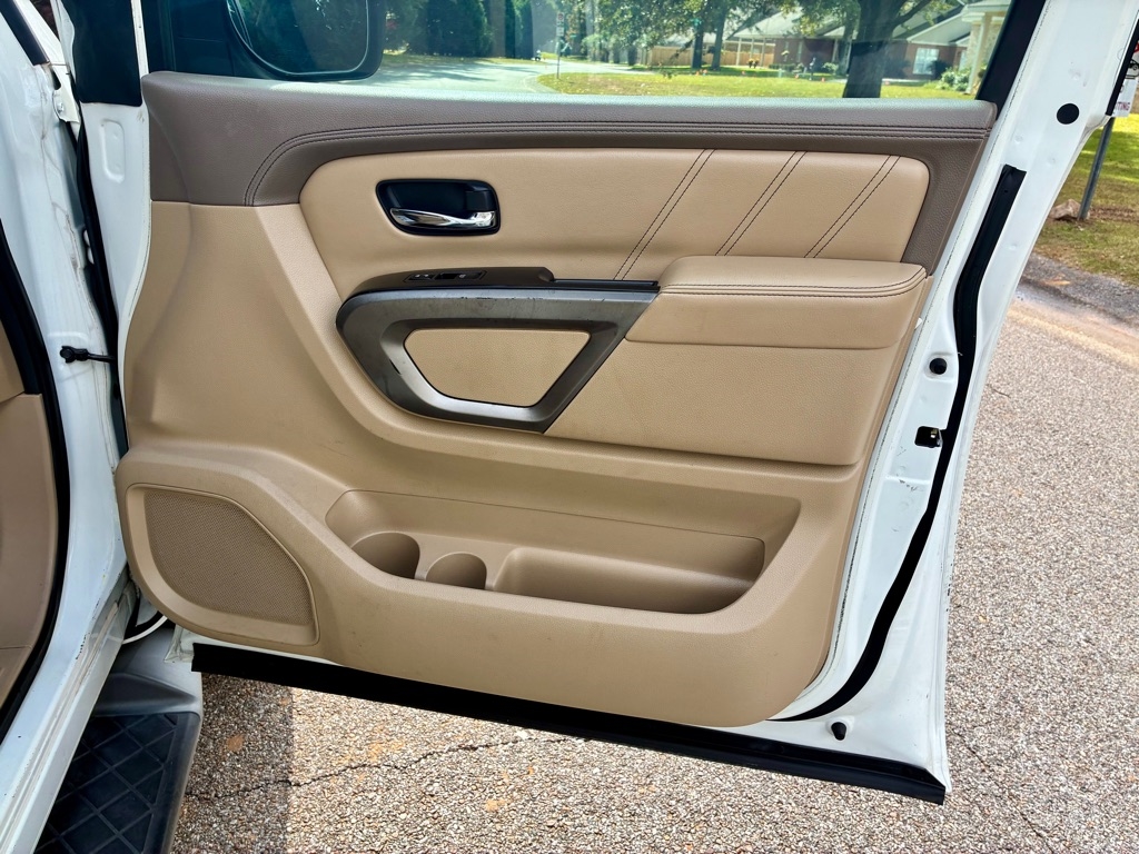 Nissan Armada 2WD 4dr Platinum 2015