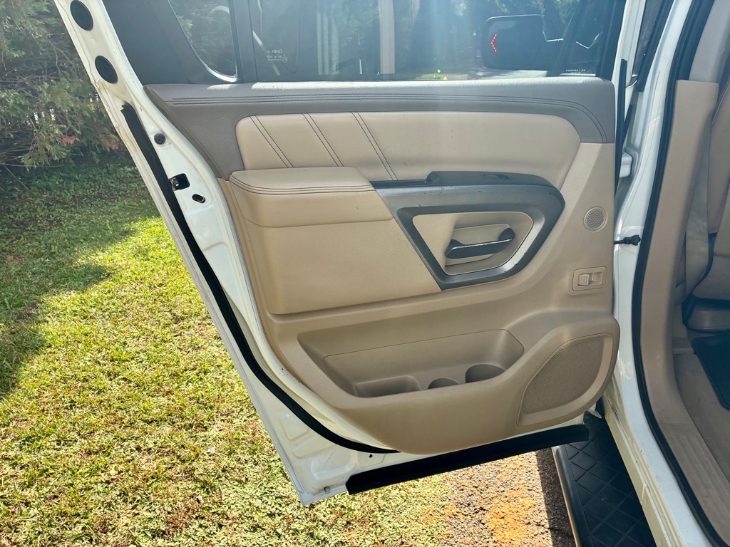 Nissan Armada 2WD 4dr Platinum 2015