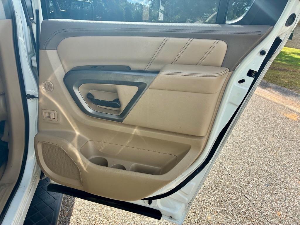 Nissan Armada 2WD 4dr Platinum 2015