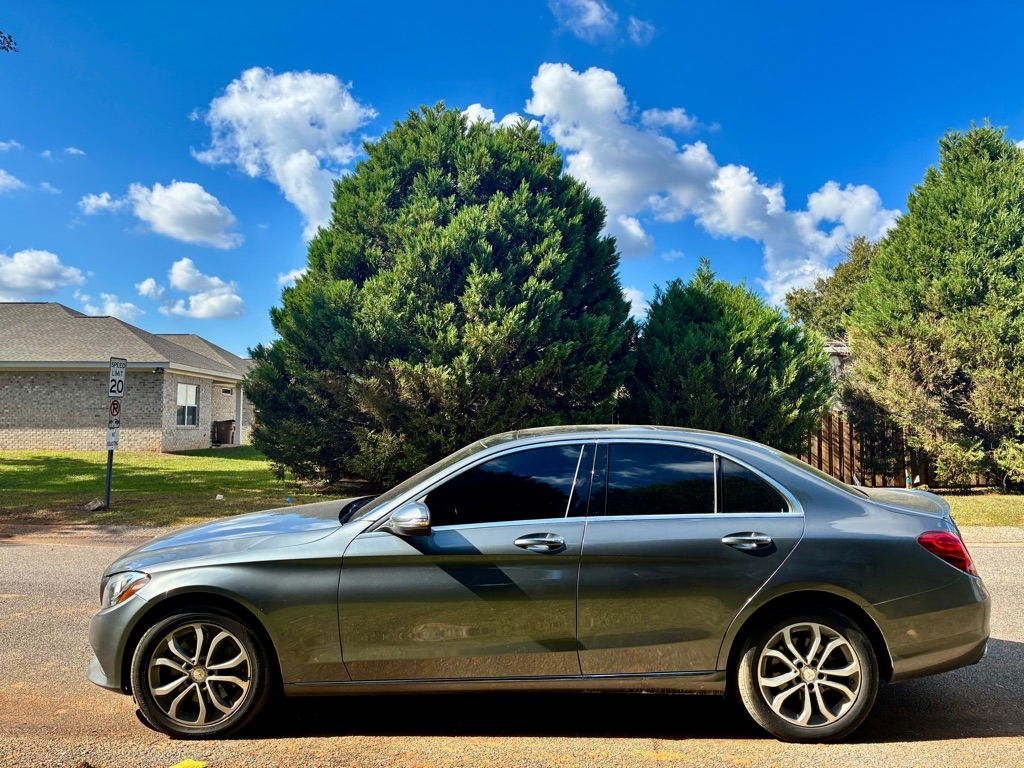 2017 Mercedes Benz C 300 photo 3