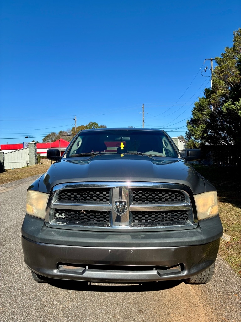 Dodge Ram 1500 4WD Crew Cab 140.5" ST 2010
