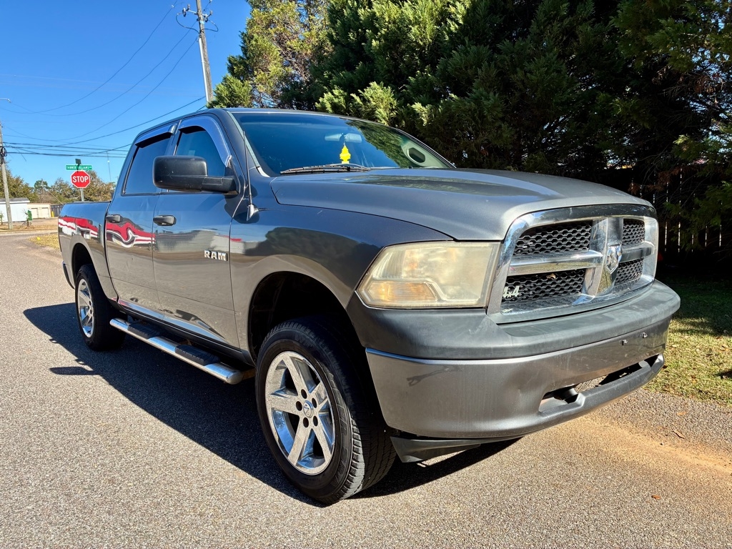Dodge Ram 1500 4WD Crew Cab 140.5" ST 2010