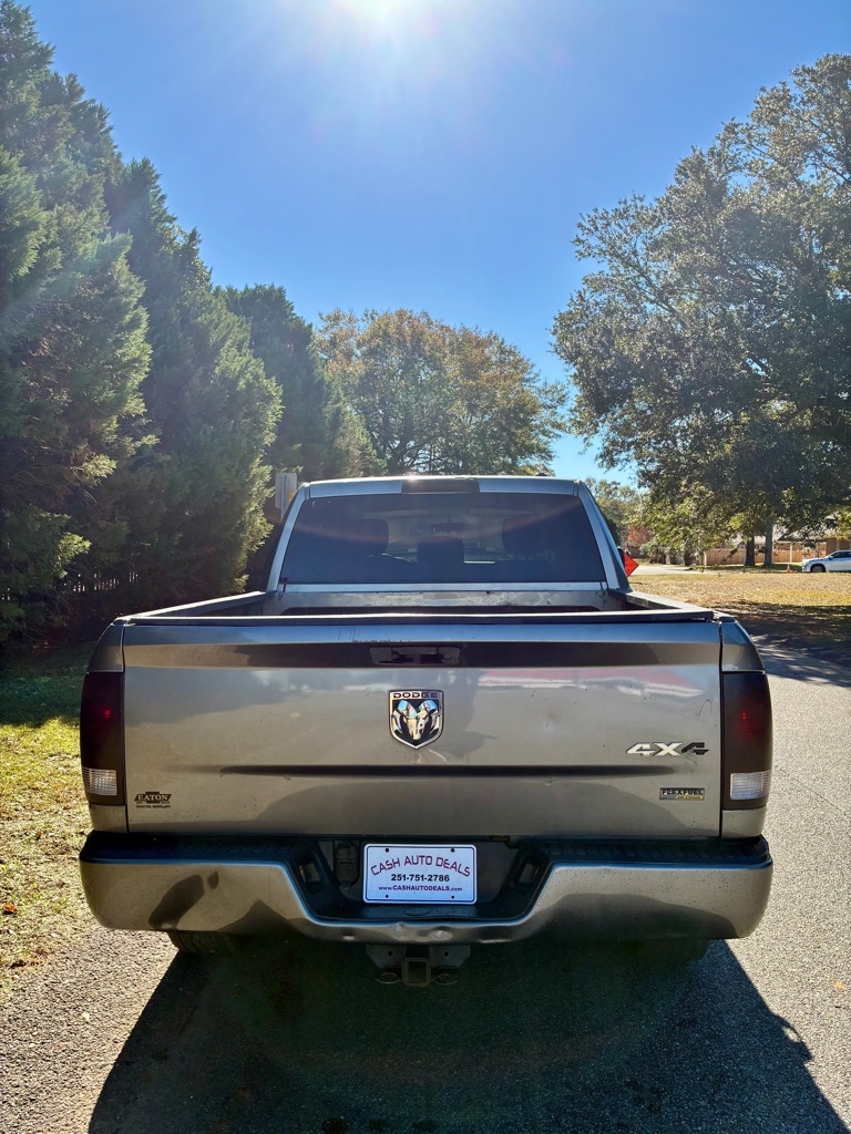 Dodge Ram 1500 4WD Crew Cab 140.5" ST 2010