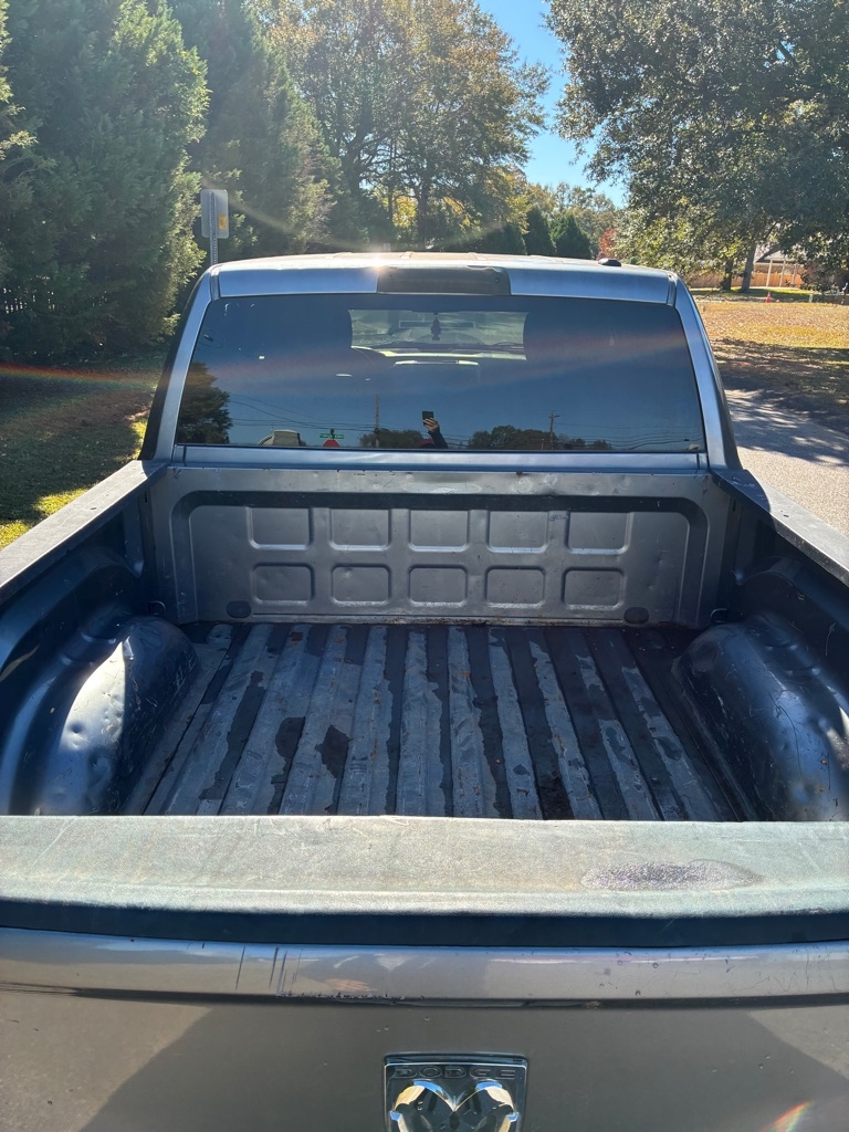 Dodge Ram 1500 4WD Crew Cab 140.5" ST 2010