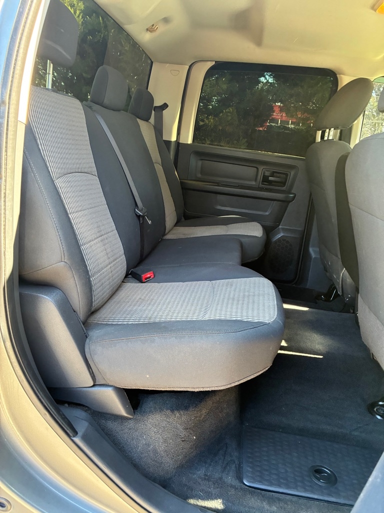 Dodge Ram 1500 4WD Crew Cab 140.5" ST 2010