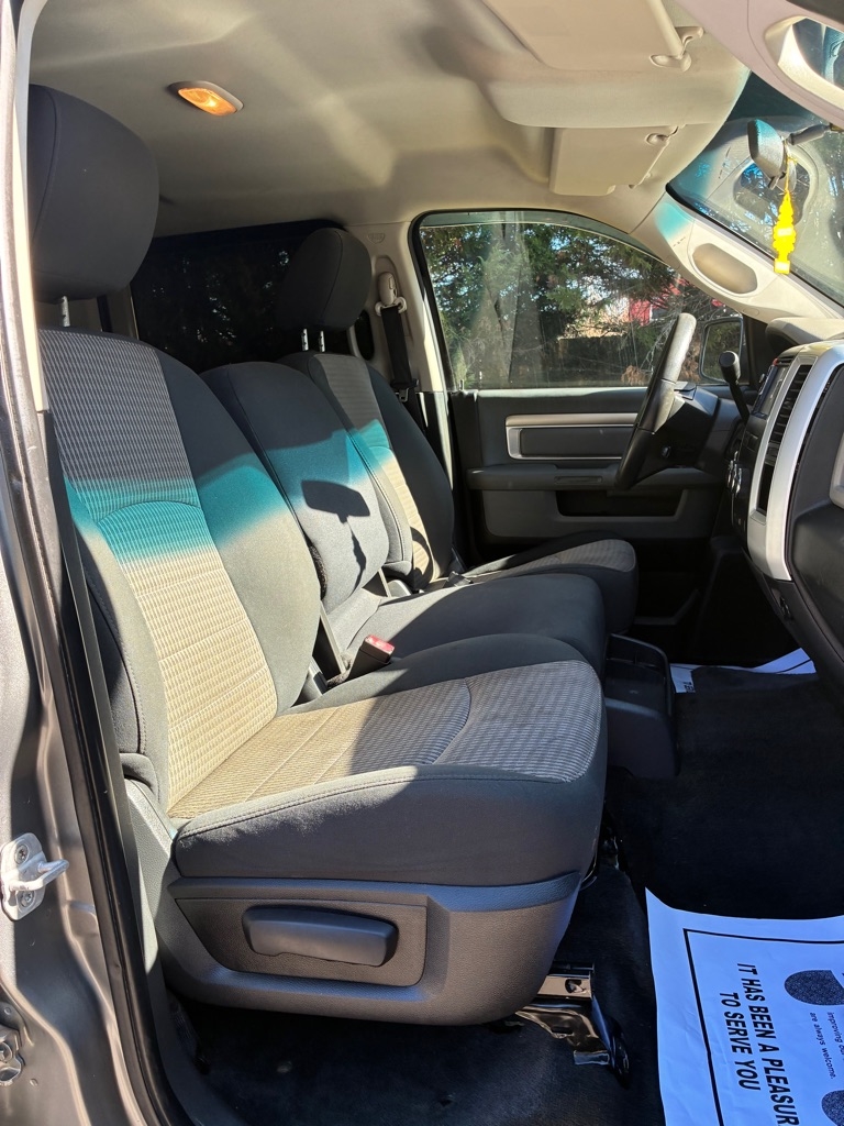 Dodge Ram 1500 4WD Crew Cab 140.5" ST 2010