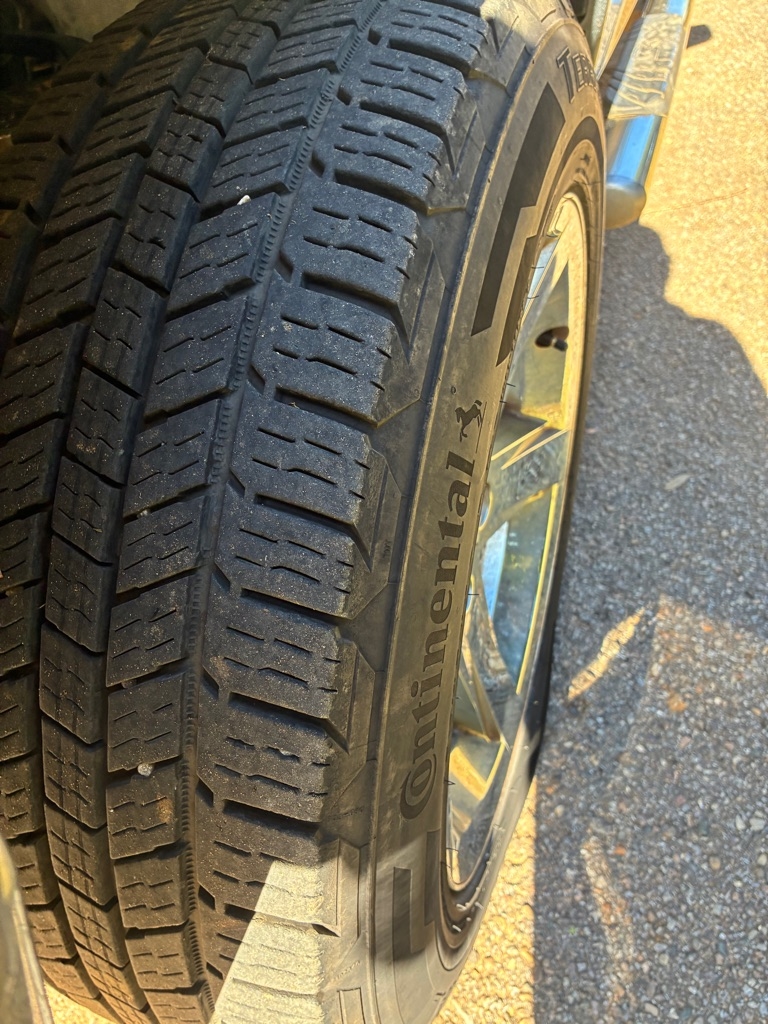 Dodge Ram 1500 4WD Crew Cab 140.5" ST 2010