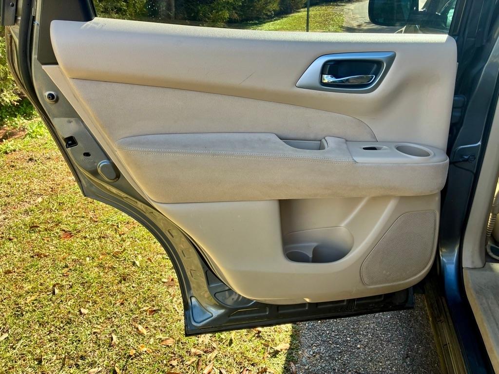 Nissan Pathfinder 2WD 4dr S 2015