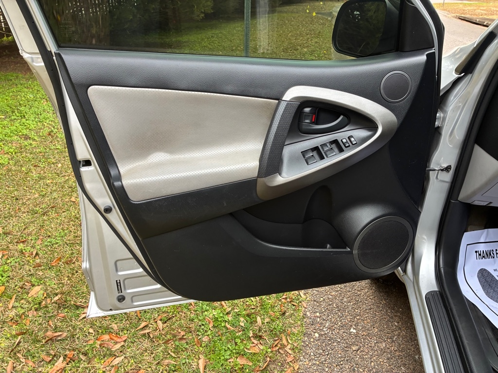 Toyota RAV4 FWD 4dr I4 Limited (Natl) 2012