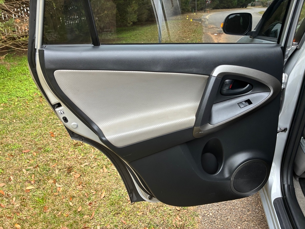 Toyota RAV4 FWD 4dr I4 Limited (Natl) 2012