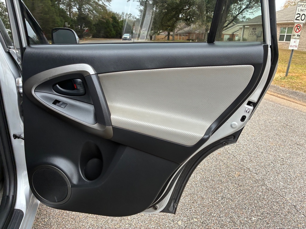 Toyota RAV4 FWD 4dr I4 Limited (Natl) 2012