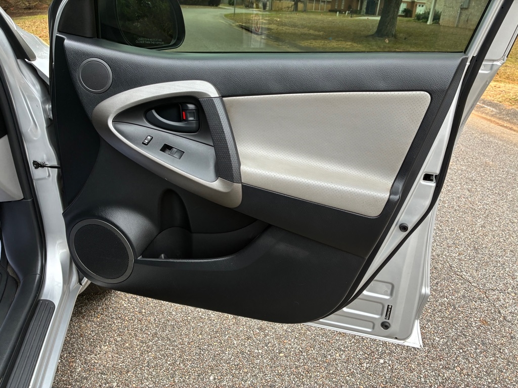 Toyota RAV4 FWD 4dr I4 Limited (Natl) 2012