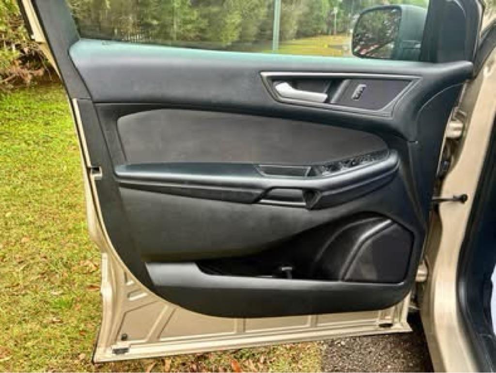 Ford Edge photo 7