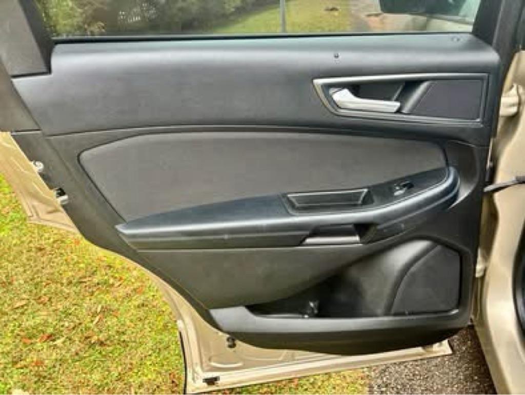 Ford Edge photo 9