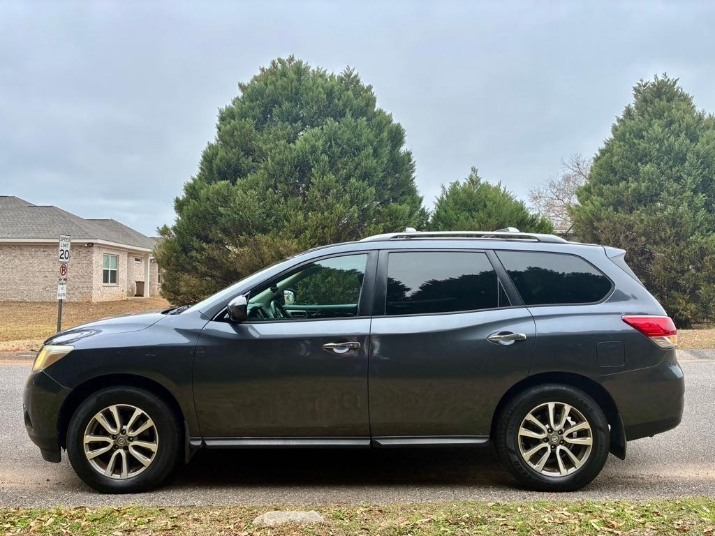 Nissan Pathfinder 2WD 4dr SV 2013