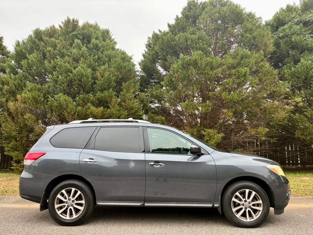 Nissan Pathfinder 2WD 4dr SV 2013