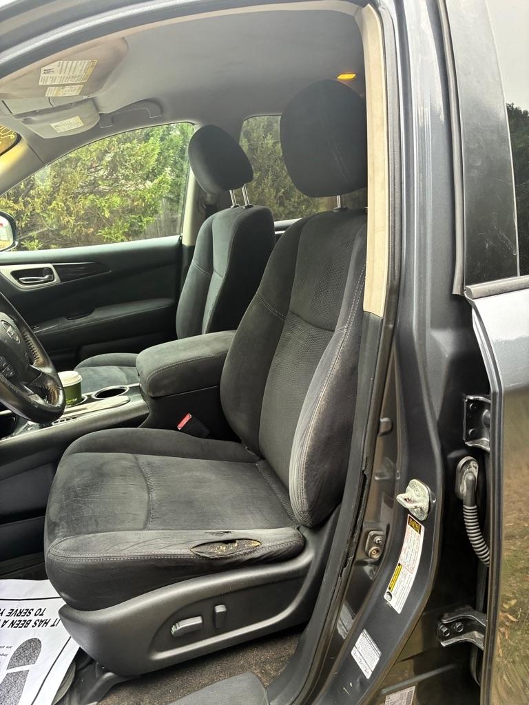 Nissan Pathfinder 2WD 4dr SV 2013