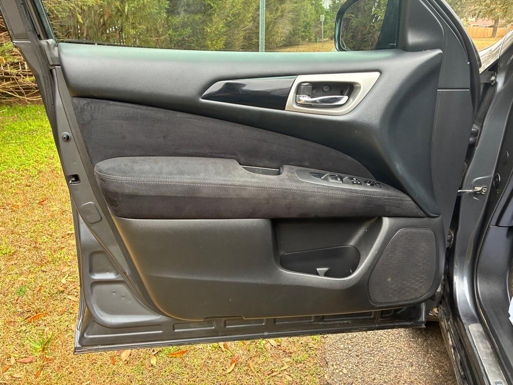 Nissan Pathfinder 2WD 4dr SV 2013