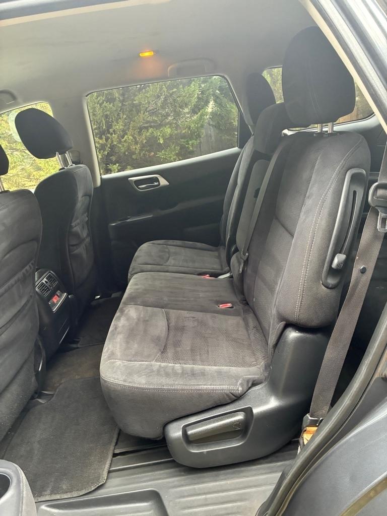 Nissan Pathfinder 2WD 4dr SV 2013