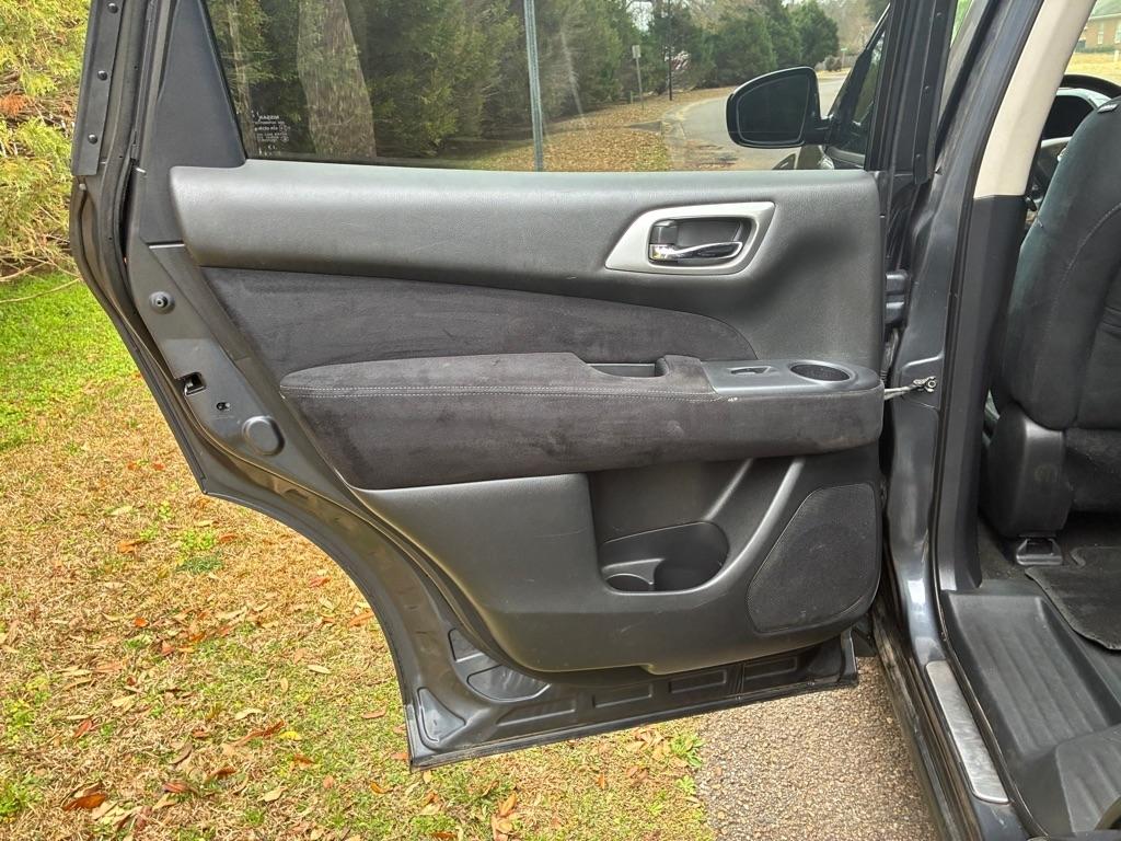 Nissan Pathfinder 2WD 4dr SV 2013