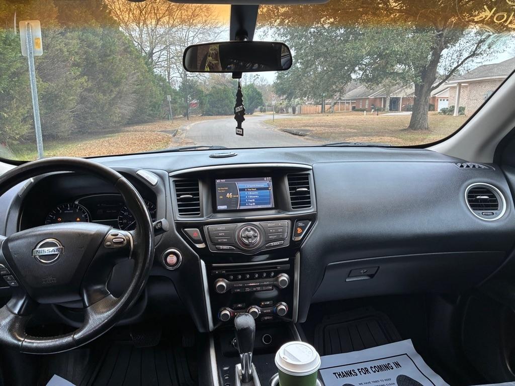 Nissan Pathfinder 2WD 4dr SV 2013