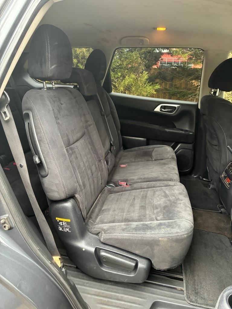 Nissan Pathfinder 2WD 4dr SV 2013