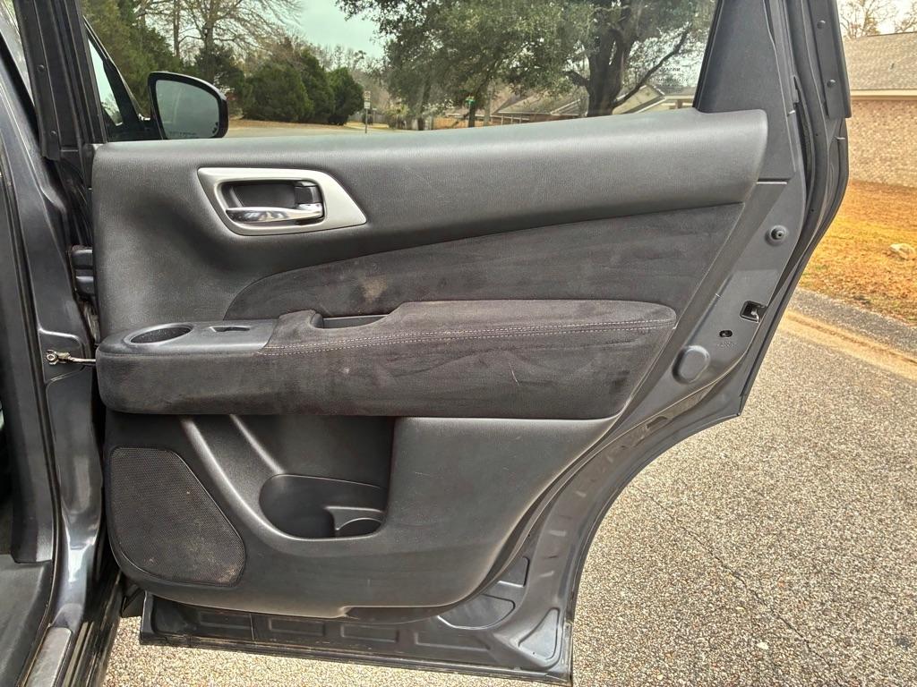 Nissan Pathfinder 2WD 4dr SV 2013