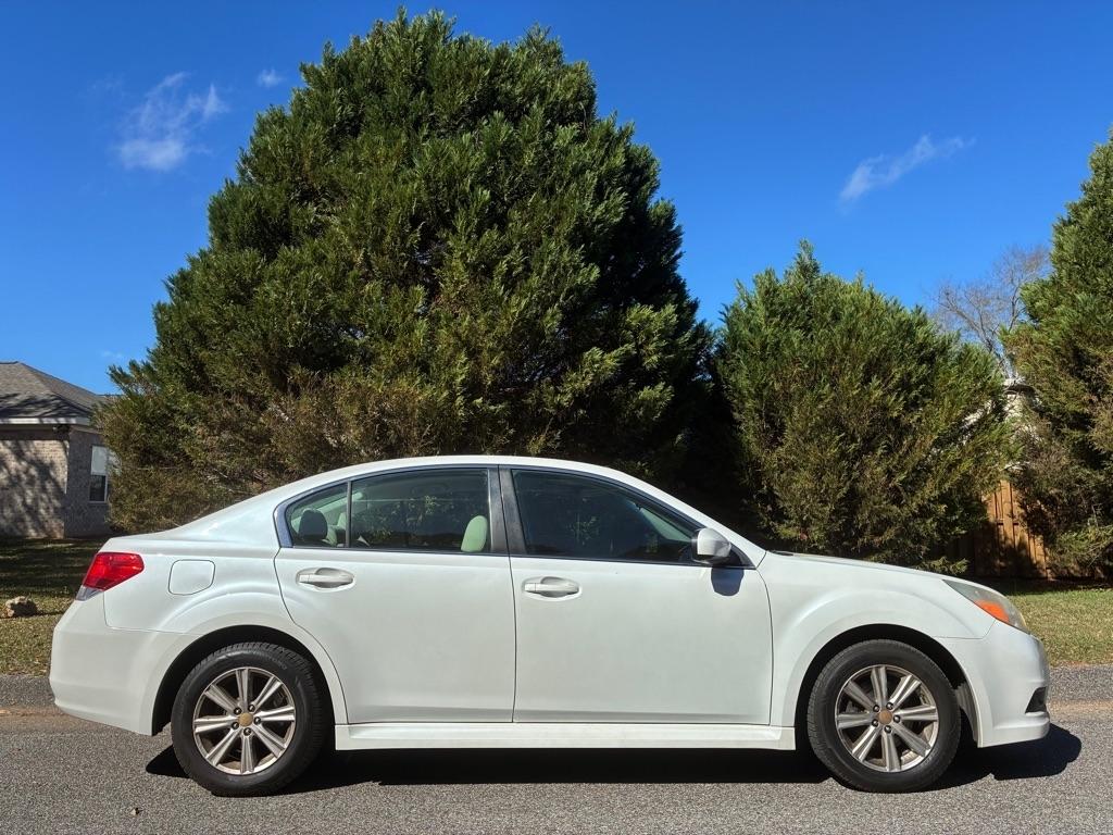 Subaru Legacy 4dr Sdn H4 Auto 2.5i Premium 2012