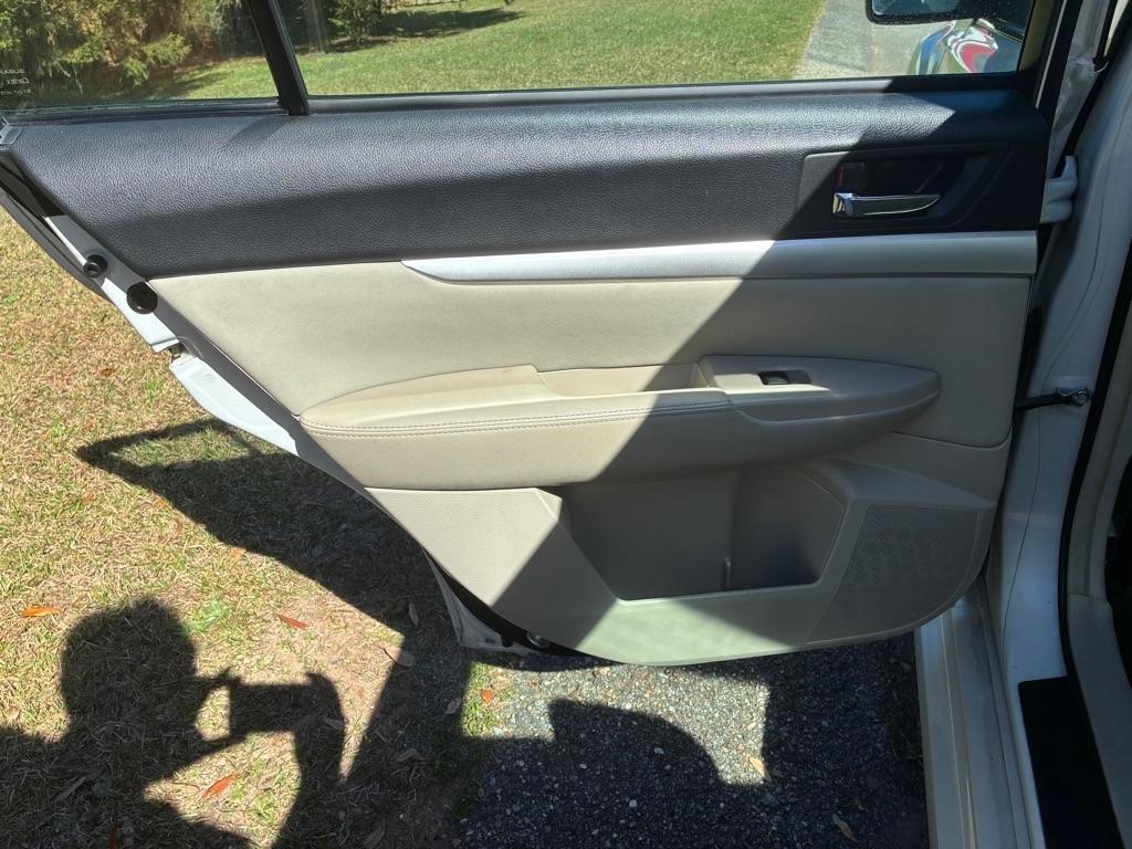 Subaru Legacy 4dr Sdn H4 Auto 2.5i Premium 2012