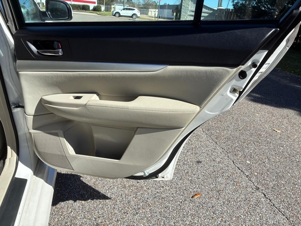 Subaru Legacy 4dr Sdn H4 Auto 2.5i Premium 2012