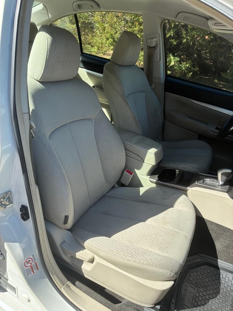 Subaru Legacy 4dr Sdn H4 Auto 2.5i Premium 2012