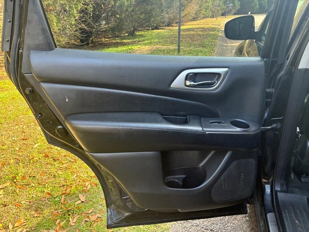 Nissan Pathfinder 2WD 4dr Platinum 2014