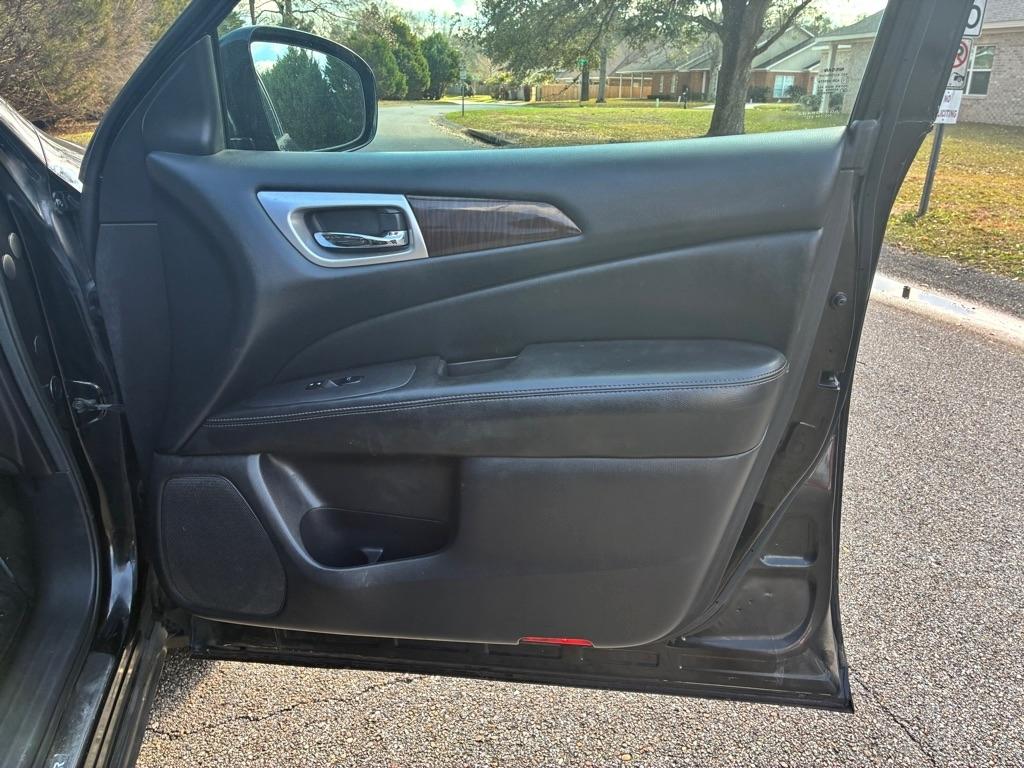 Nissan Pathfinder 2WD 4dr Platinum 2014