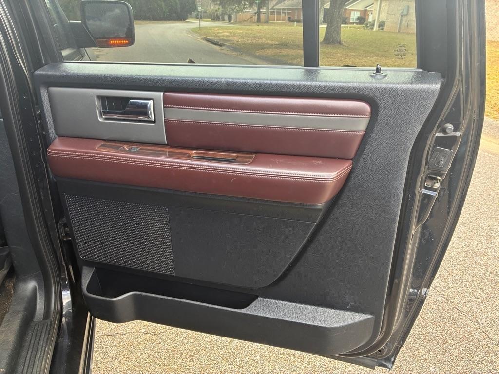 Ford Expedition EL 2WD 4dr Platinum 2015