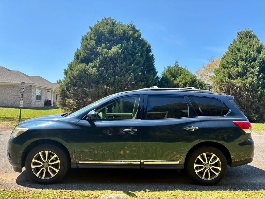 Nissan Pathfinder 2WD 4dr SL 2014