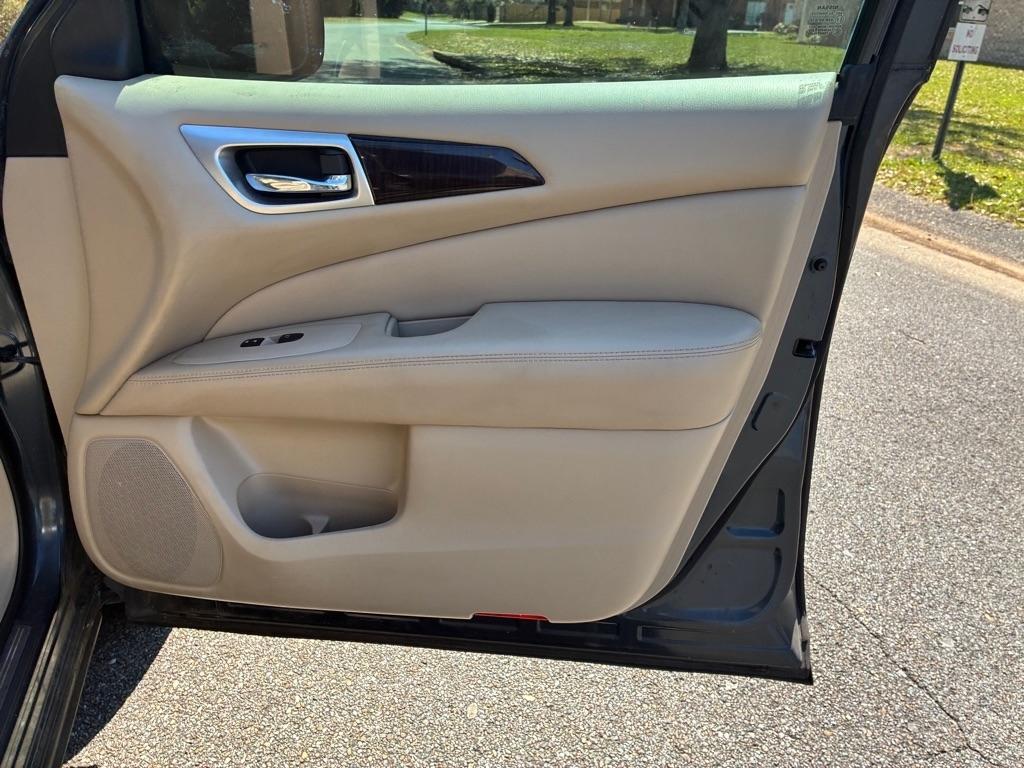 Nissan Pathfinder 2WD 4dr SL 2014