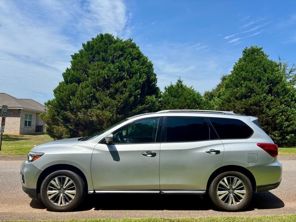 Nissan Pathfinder FWD SL 2019