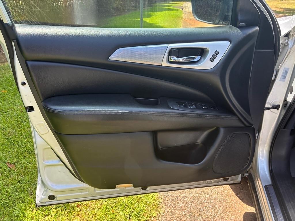 Nissan Pathfinder FWD SL 2019
