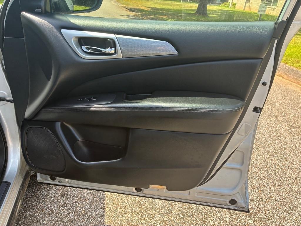 Nissan Pathfinder FWD SL 2019