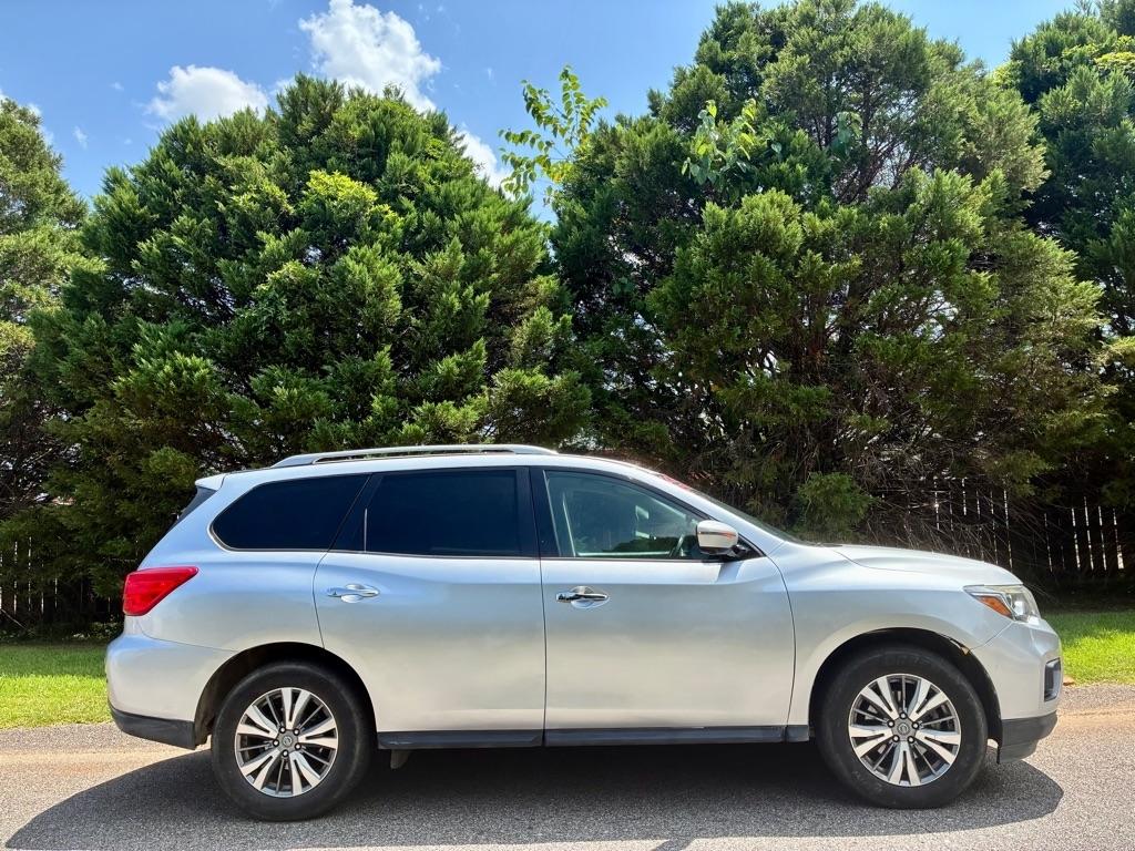Nissan Pathfinder FWD SL 2019