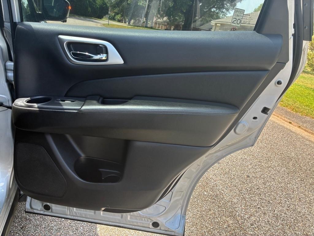 Nissan Pathfinder FWD SL 2019