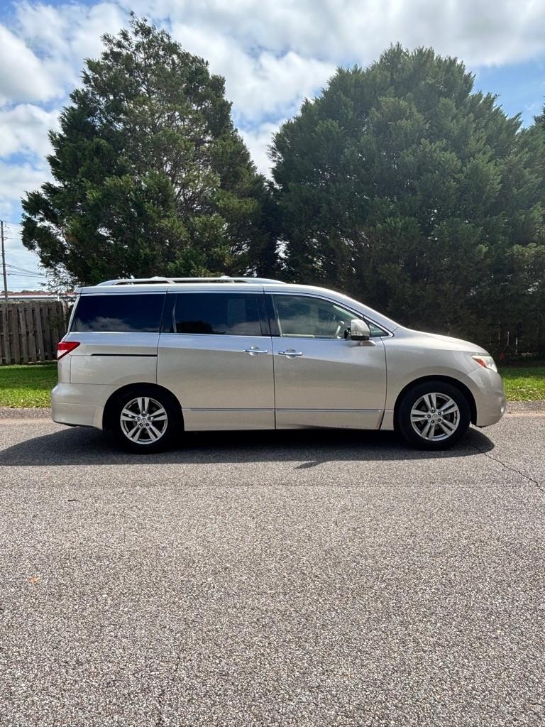 Nissan Quest 4dr LE 2012